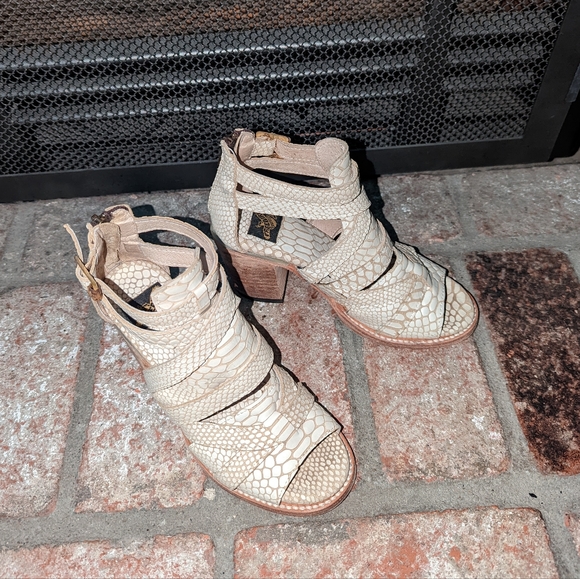 FreeBird CLAW White Snake Sandals size 6 - Picture 14 of 15